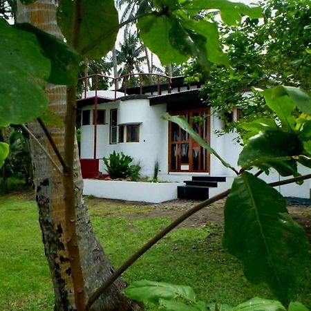 Somewhere Else Boutique Resort Mambajao Esterno foto