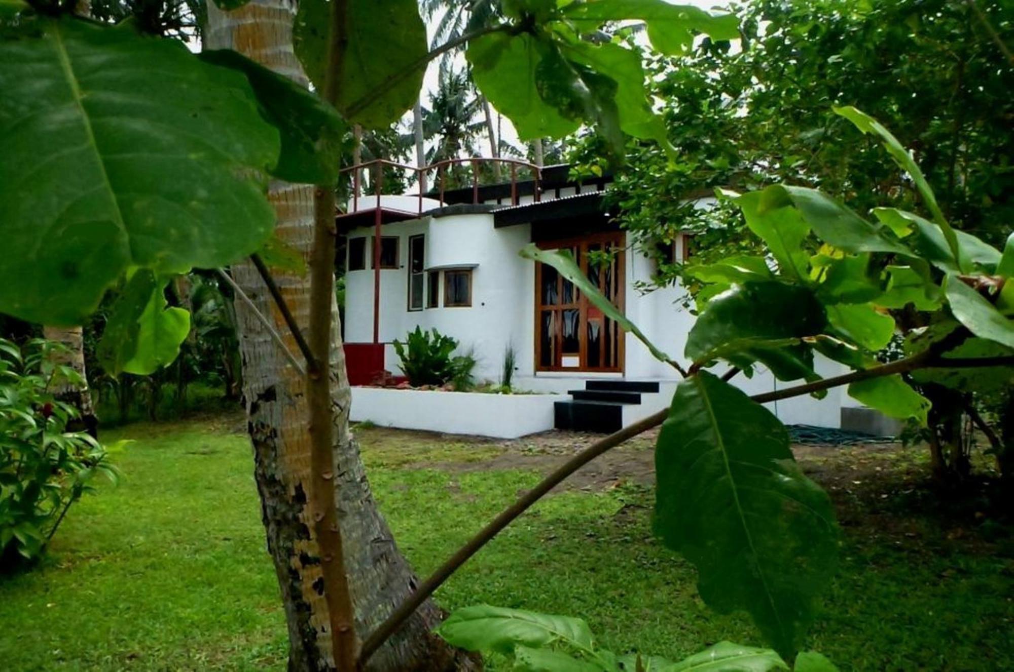 Somewhere Else Boutique Resort Mambajao Esterno foto